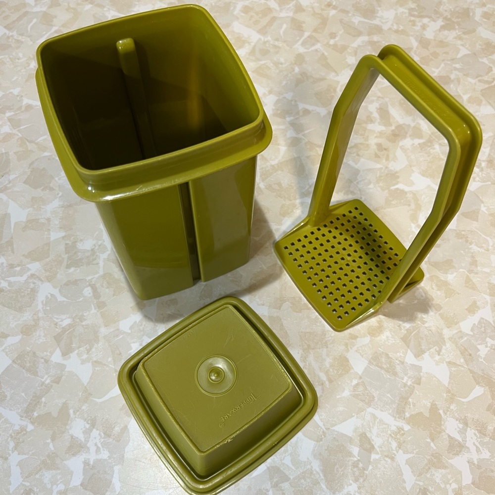 Vintage 70’s Tupperware Pickle Strainer